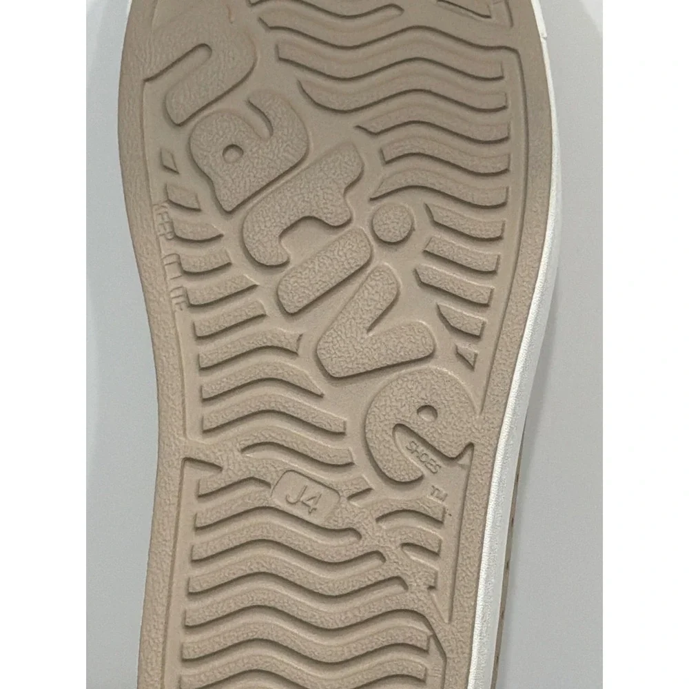 Native Jefferson Shoes Kids J4 Youth Tan Water Friendly Gorpcore EUC